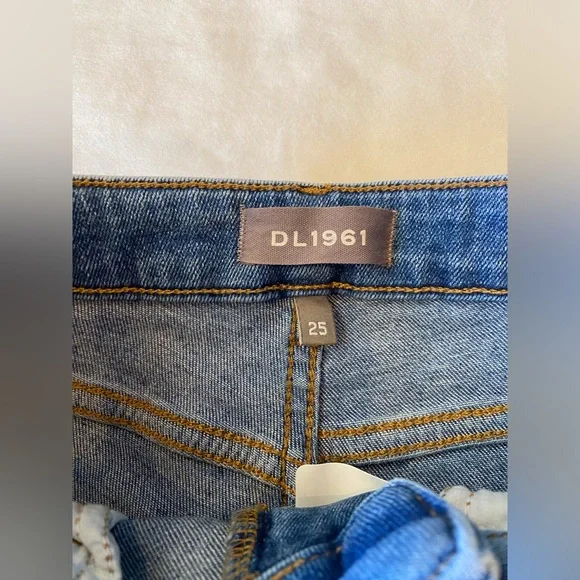 DL1961 Chrissy Ultra High Rise Skinny Jeans - Picture 3 of 5